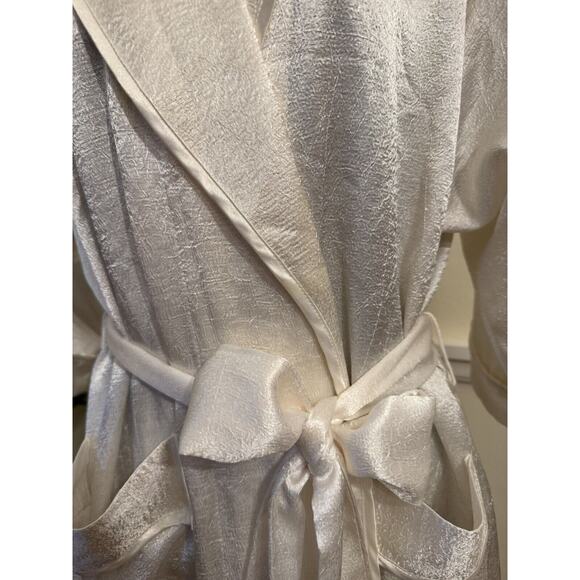 Vintage 80'S VICTORIA'S SECRET GOLD LABEL WHITE CRINKLE SATIN BELTED ROBE S/M ** - Picture 3 of 11